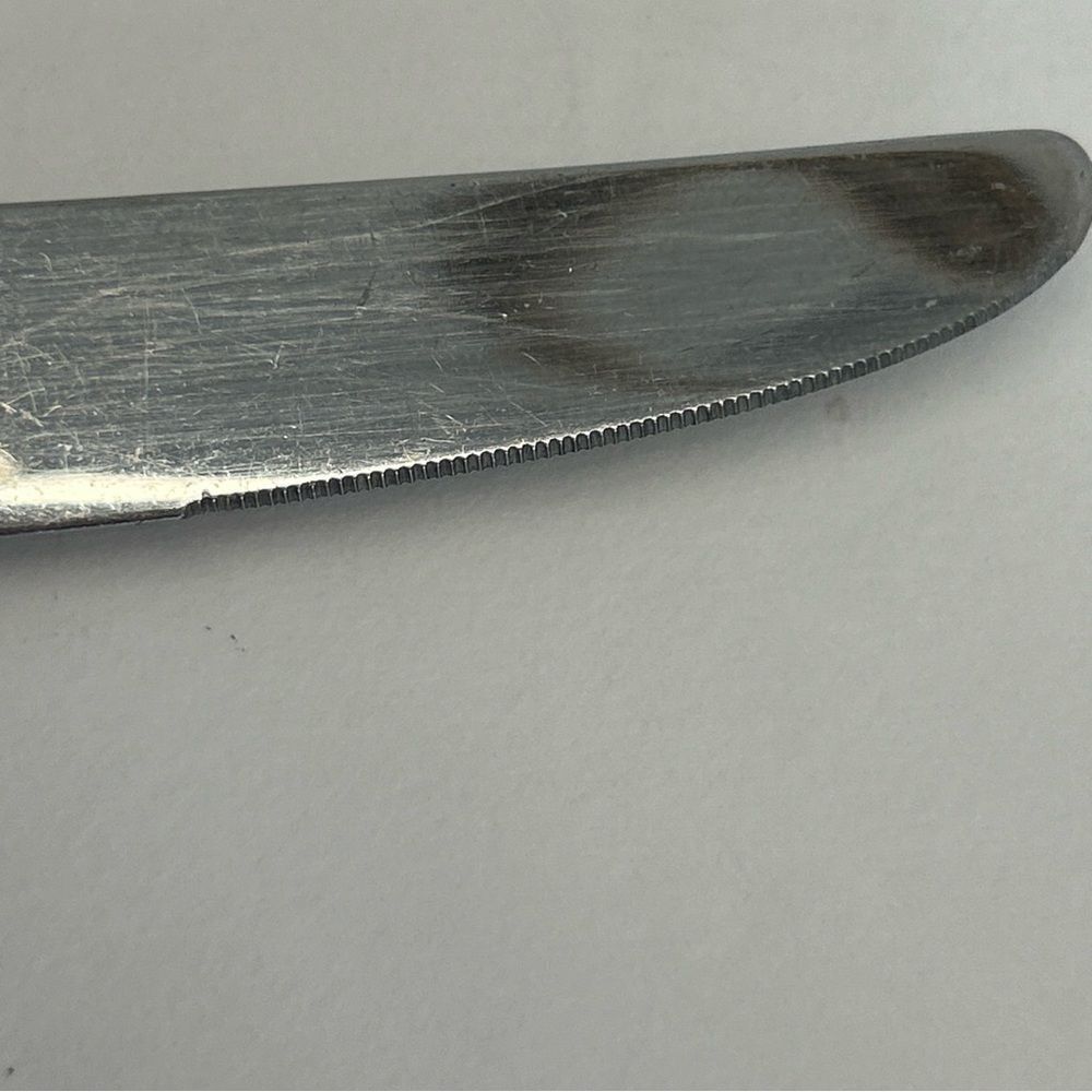 Oneida Camber Cresta Windswept Scroll 5 Dinner Knives - Picture 4 of 5